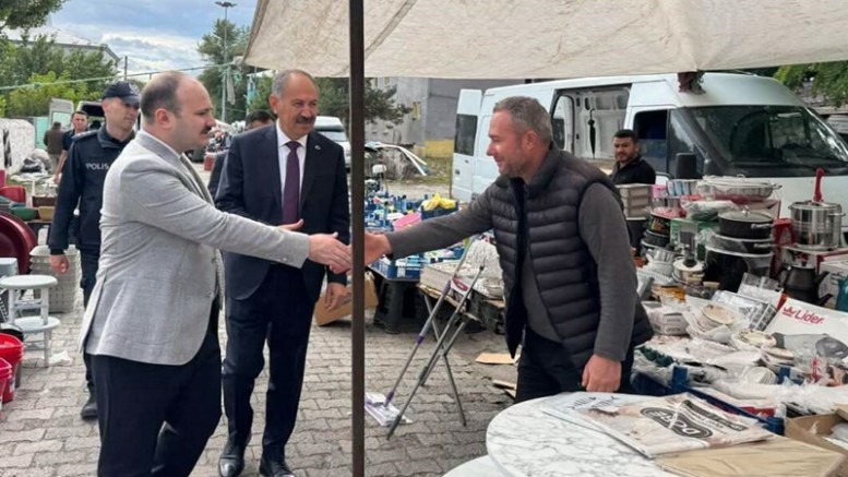 Kaymakam Güvenç ve Başkan Elma Pazar Esnafıyla Buluştu