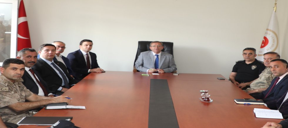 Vali Ziya Polat, Digor’da Kurum Yöneticileriyle Bir Araya Geldi