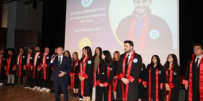 Kafkas Üniversitesi'nde Mezuniyet Coşkusu