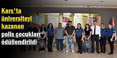 Kars'ta üniversiteyi kazanan polis çocukları ödüllendirildi
