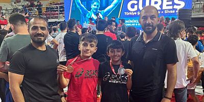 Karslı minik güreşçiler tarihi bir başarıya imza attı