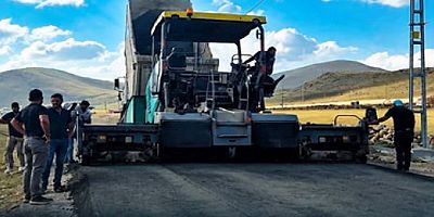 KÖYYOLLARINDA  ASFALT ÇALIŞMALARI KESİNTİSİZ DEVAM EDİYOR