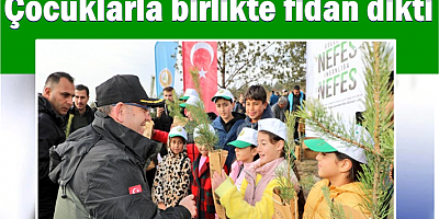 Vali Polat, çocuklarla birlikte fidan dikti